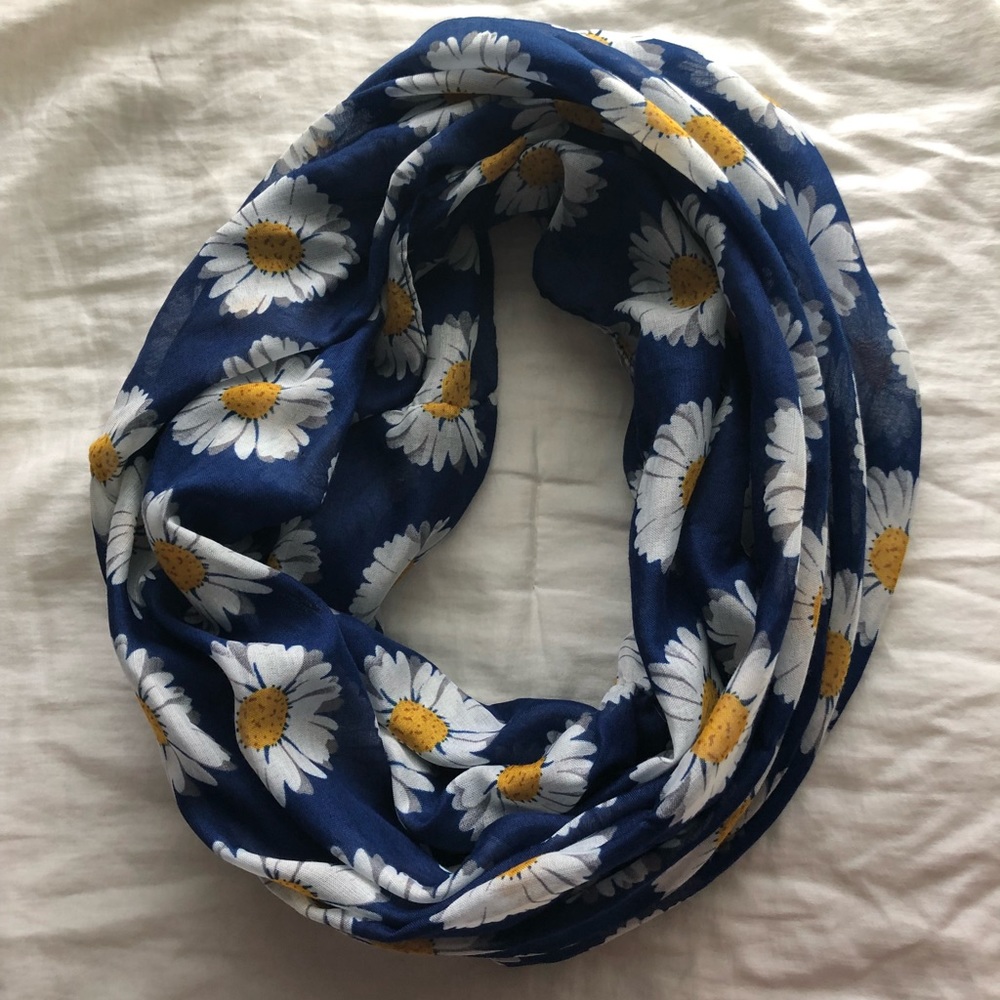 💙BOGO Daisy Blue Circle Scarf